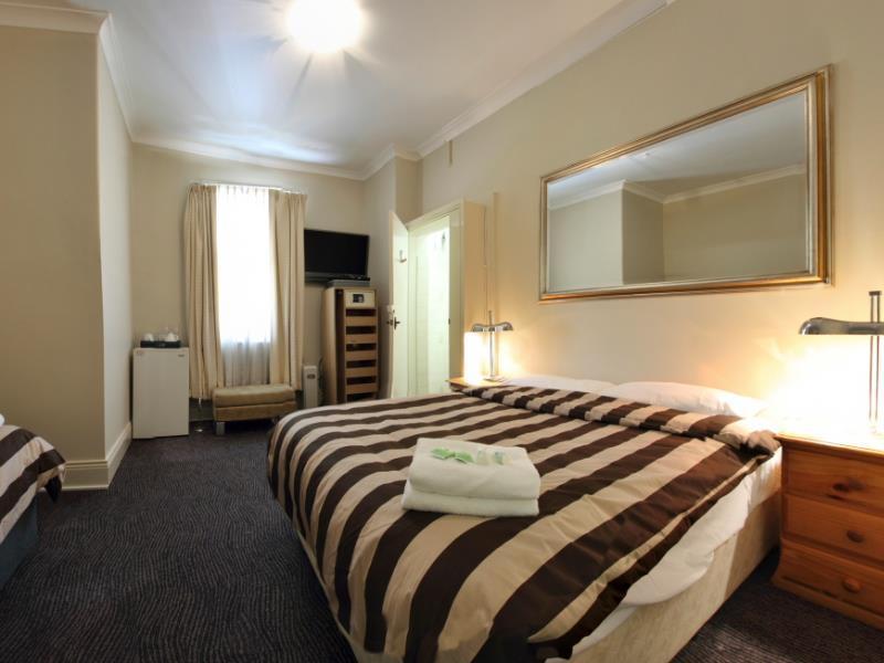 นูทรอล เบย์ ล็อดจ์ Hotel ซิดนีย์ ภายนอก รูปภาพ