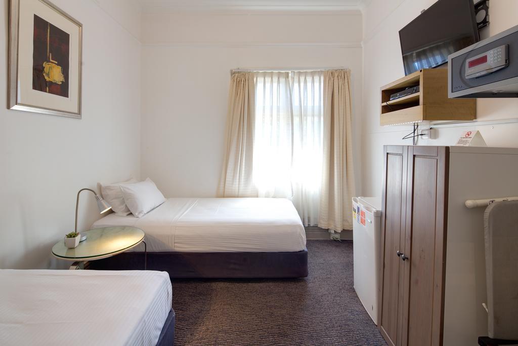 นูทรอล เบย์ ล็อดจ์ Hotel ซิดนีย์ ภายนอก รูปภาพ