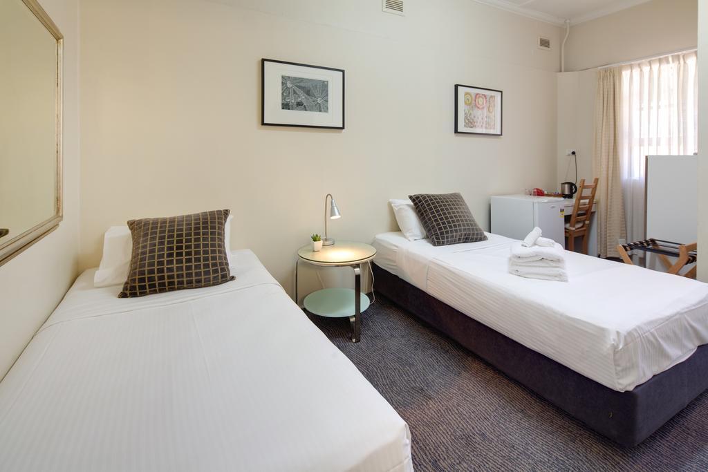 นูทรอล เบย์ ล็อดจ์ Hotel ซิดนีย์ ภายนอก รูปภาพ