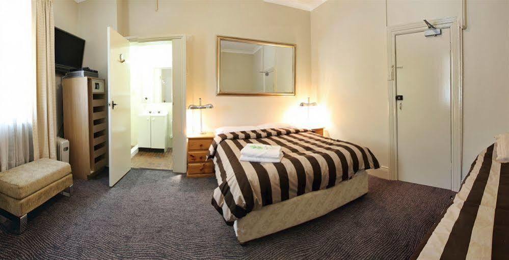 นูทรอล เบย์ ล็อดจ์ Hotel ซิดนีย์ ภายนอก รูปภาพ