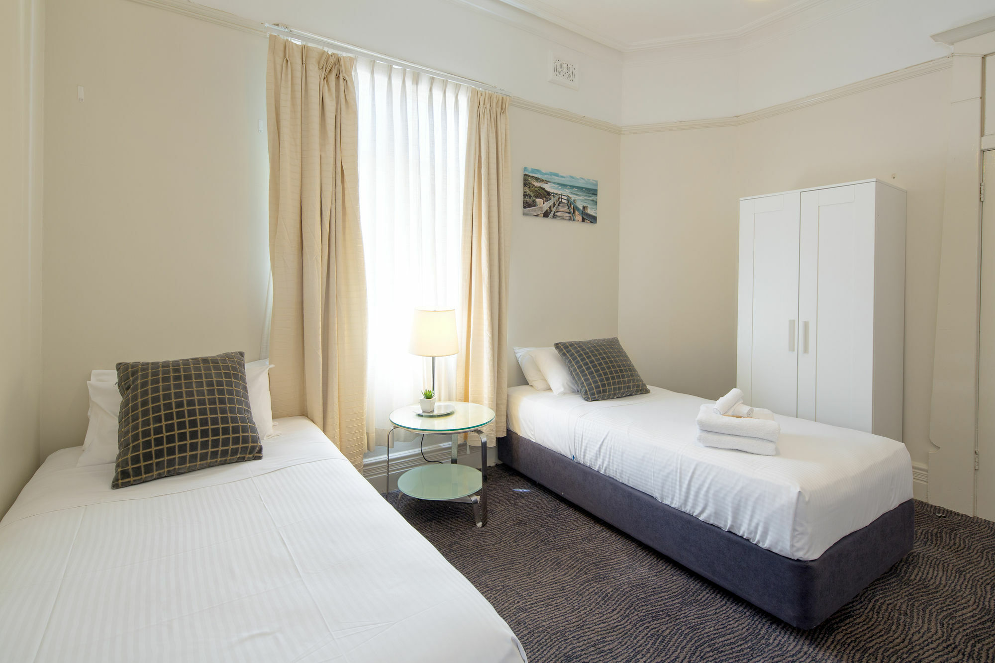 นูทรอล เบย์ ล็อดจ์ Hotel ซิดนีย์ ภายนอก รูปภาพ