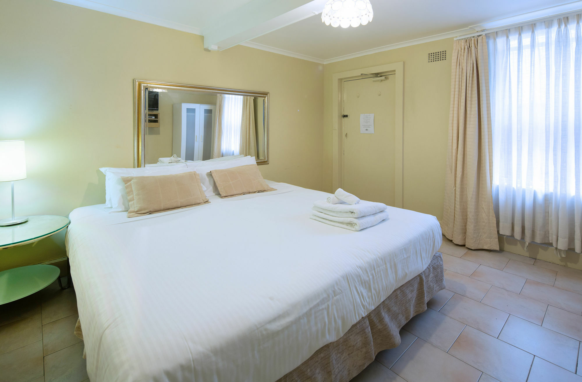 นูทรอล เบย์ ล็อดจ์ Hotel ซิดนีย์ ภายนอก รูปภาพ