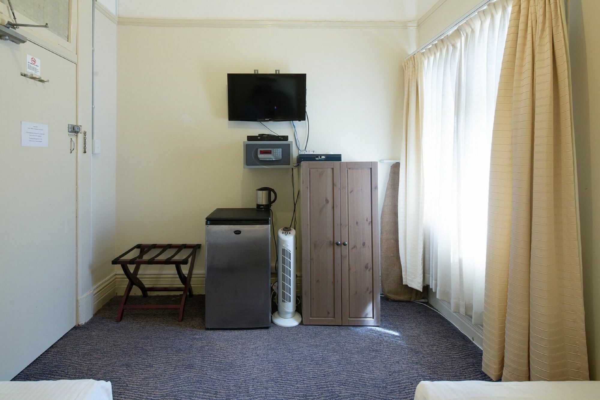 นูทรอล เบย์ ล็อดจ์ Hotel ซิดนีย์ ภายนอก รูปภาพ