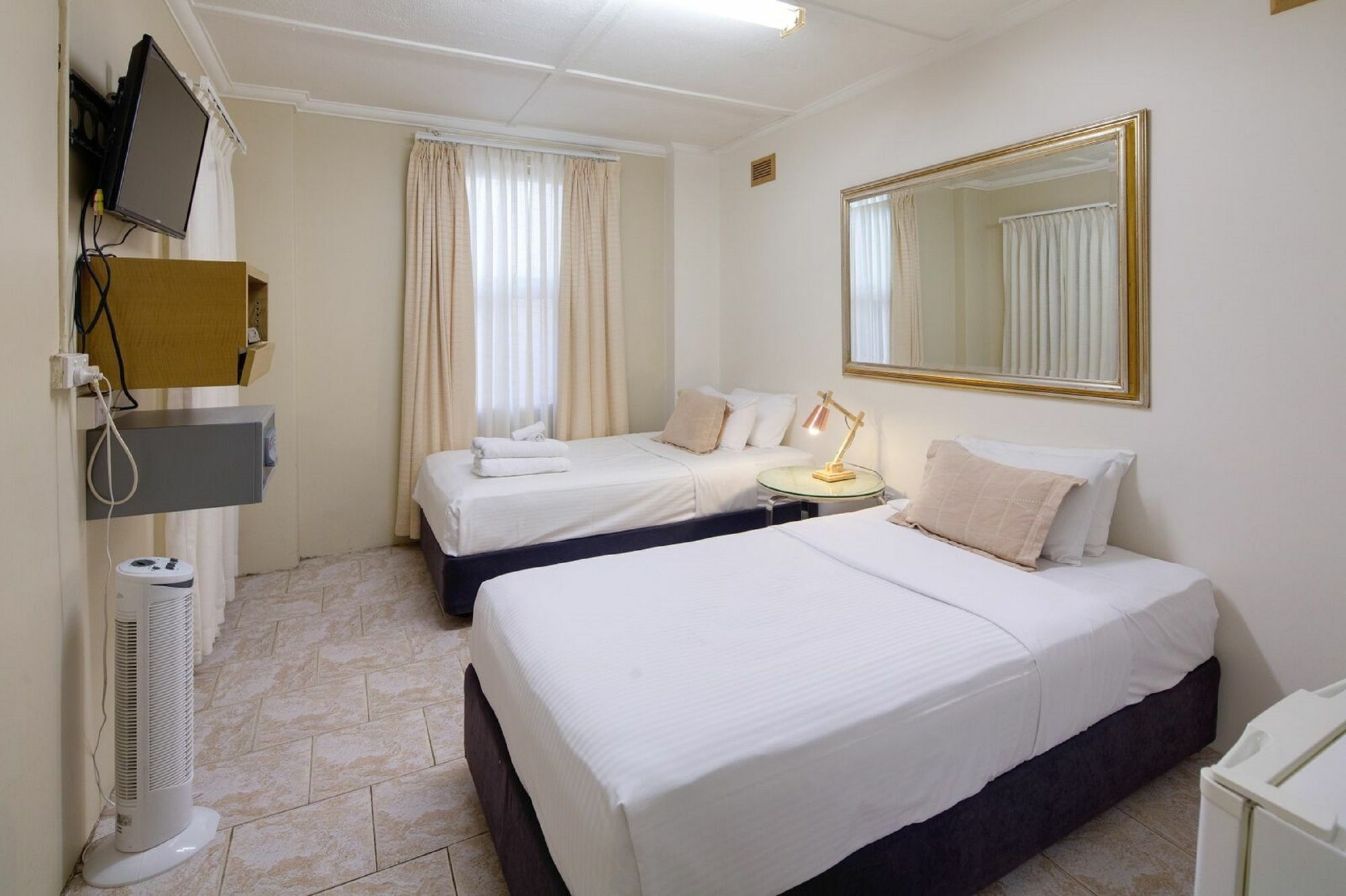 นูทรอล เบย์ ล็อดจ์ Hotel ซิดนีย์ ภายนอก รูปภาพ