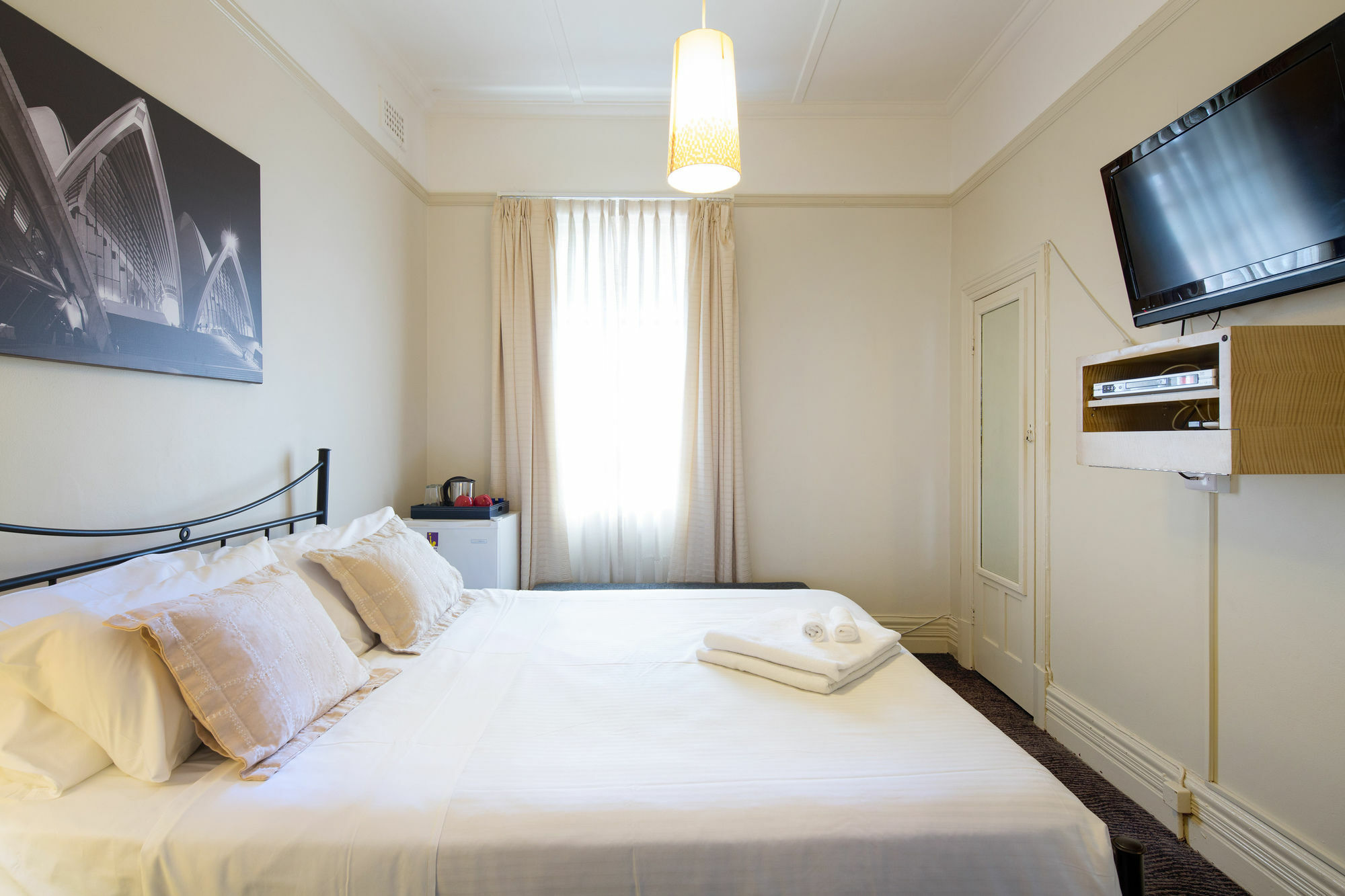 นูทรอล เบย์ ล็อดจ์ Hotel ซิดนีย์ ภายนอก รูปภาพ