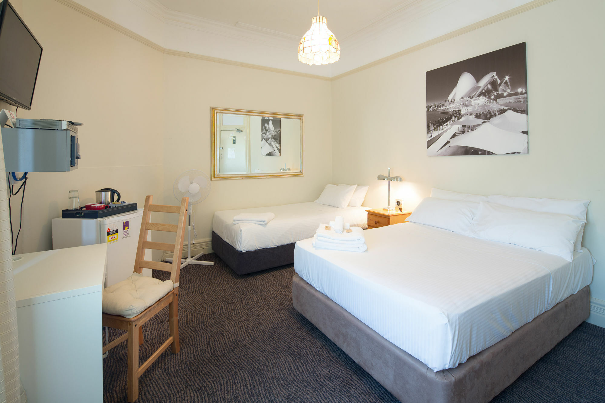 นูทรอล เบย์ ล็อดจ์ Hotel ซิดนีย์ ภายนอก รูปภาพ