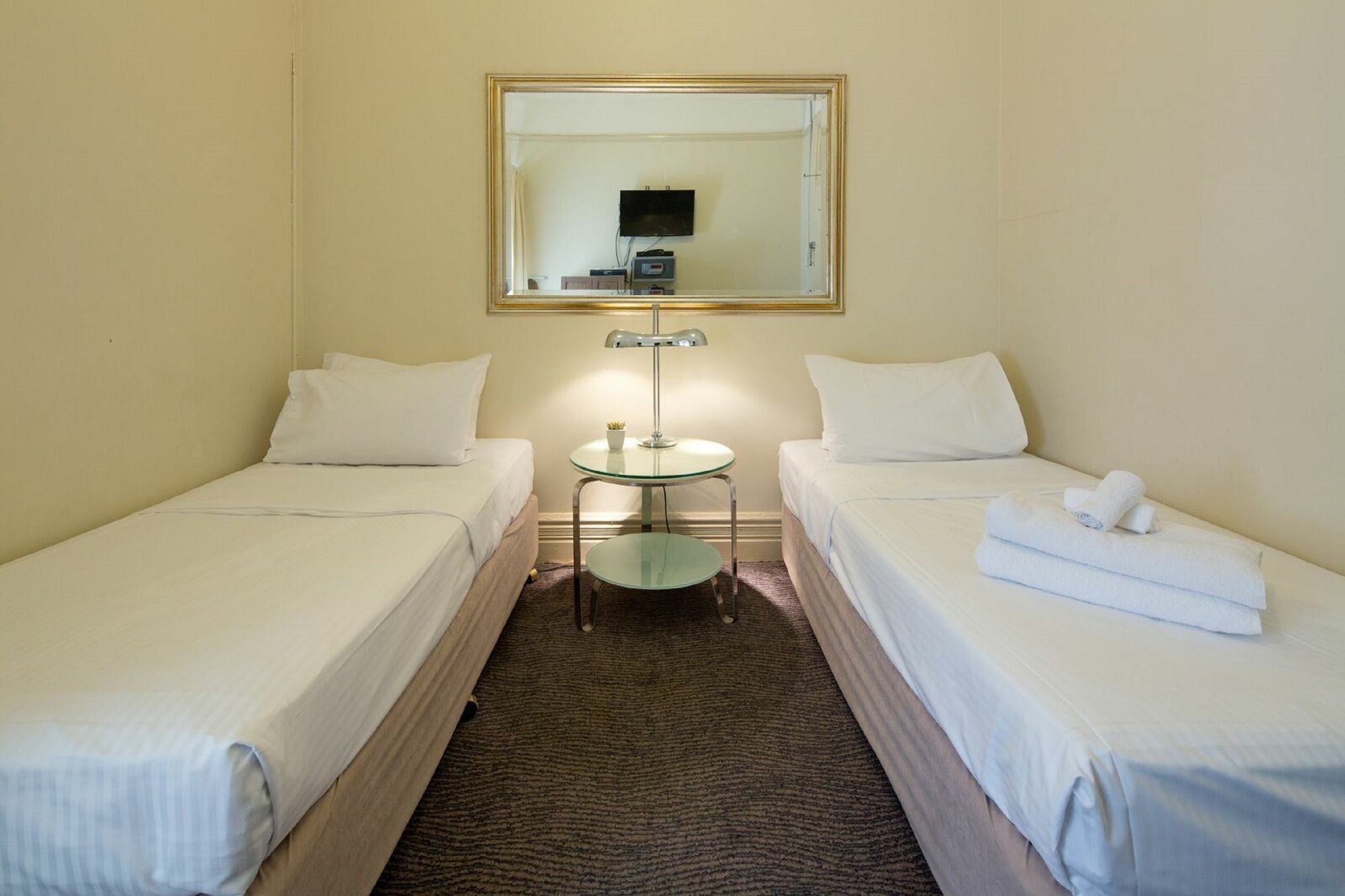 นูทรอล เบย์ ล็อดจ์ Hotel ซิดนีย์ ภายนอก รูปภาพ