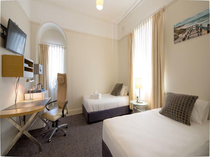 นูทรอล เบย์ ล็อดจ์ Hotel ซิดนีย์ ภายนอก รูปภาพ