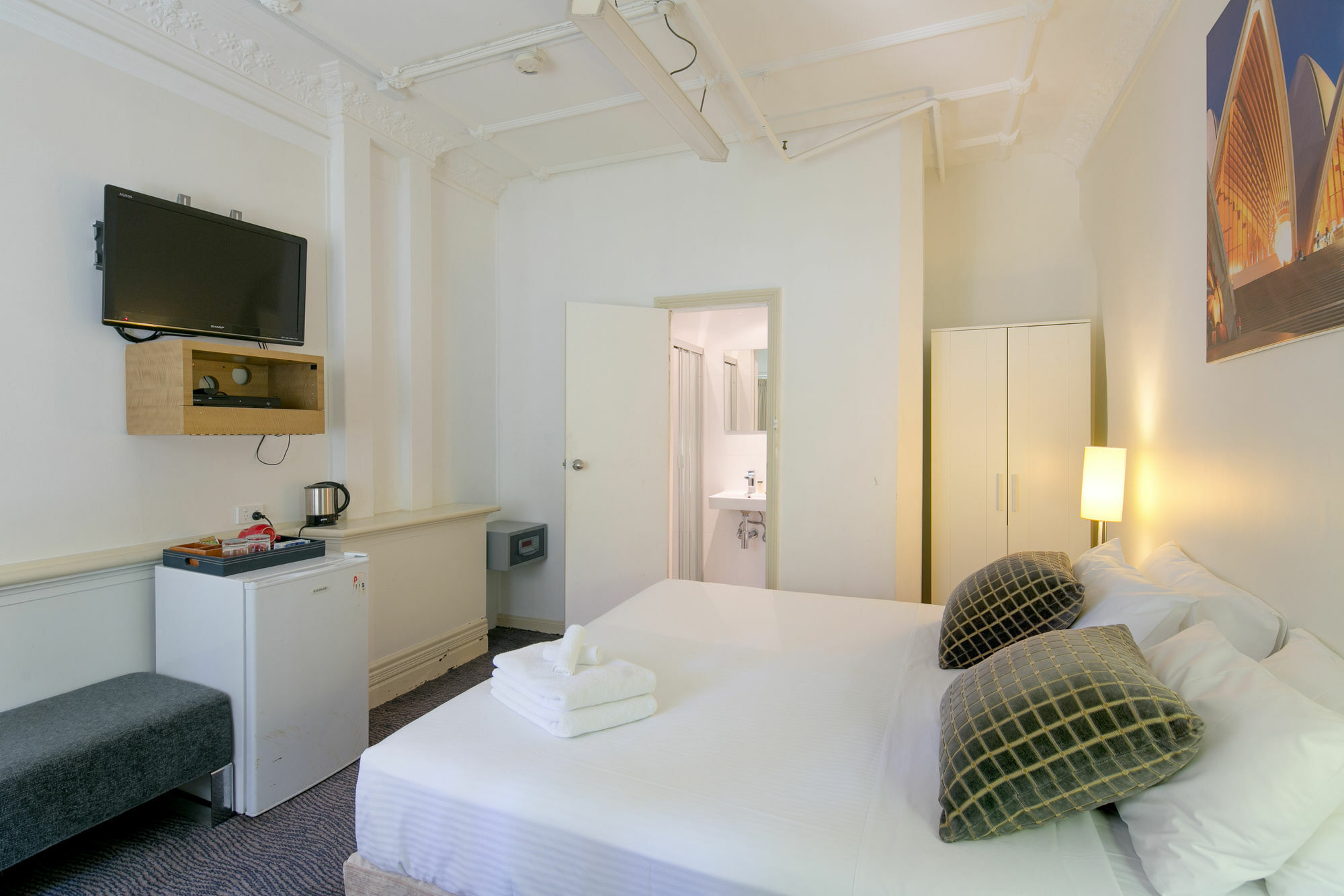 นูทรอล เบย์ ล็อดจ์ Hotel ซิดนีย์ ภายนอก รูปภาพ